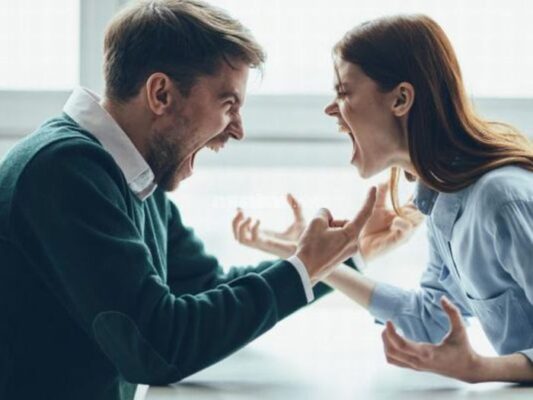 Nằm mơ thấy cãi nhau rồi khóc